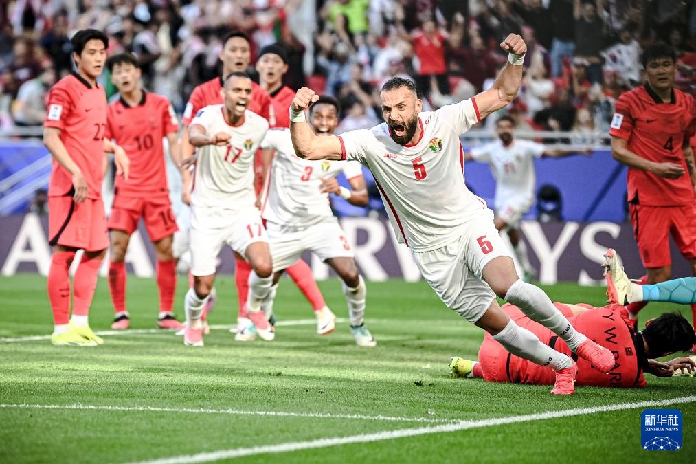 最新进展（亚洲杯小组赛）爱沙尼亚过招阿尔及利亚赛事直播字幕-独家观察